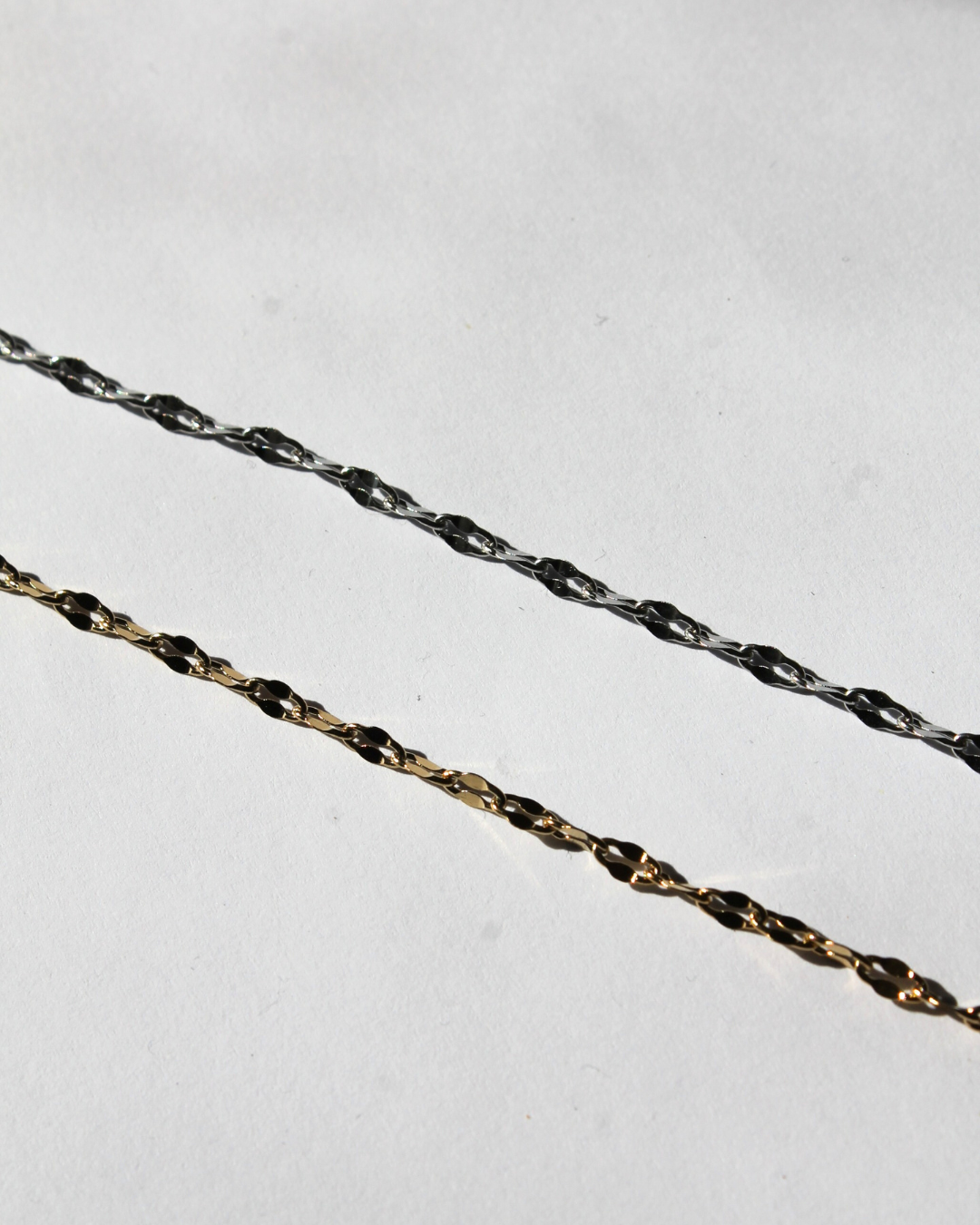 Aura Chain Gold & Silver